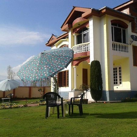 Srīnagar Asif Guest House المظهر الخارجي الصورة